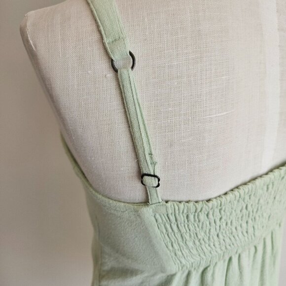 Light Green Sleeveless Dress - Picture 3 of 4